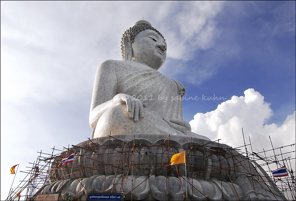 ... the big buddha of phuket im abendlicht ...