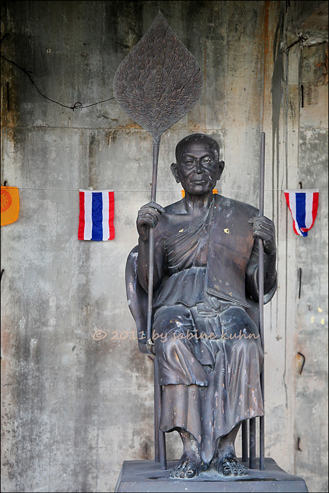 ... the big buddha of phuket: rundgang mit skulpturen (3) ...