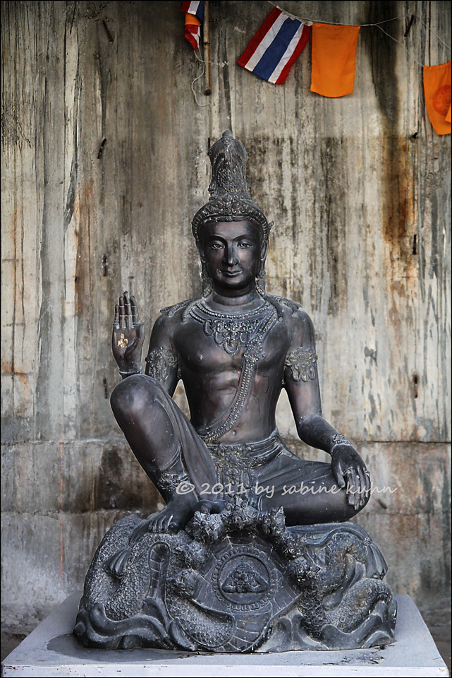 ... the big buddha of phuket: rundgang mit skulpturen (8) ...