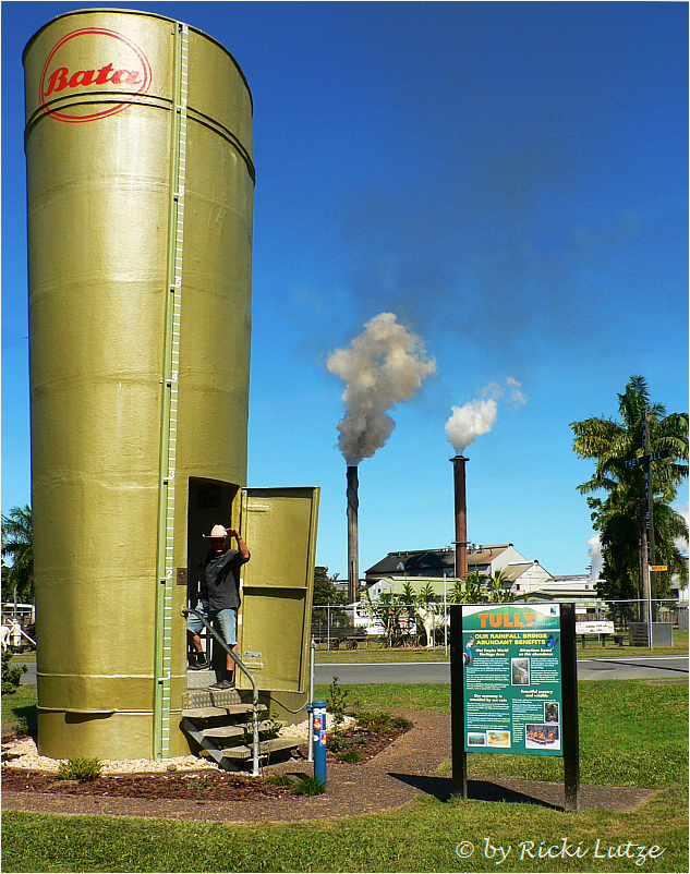 *** The Big Gum Boot / Tully Queensland ***