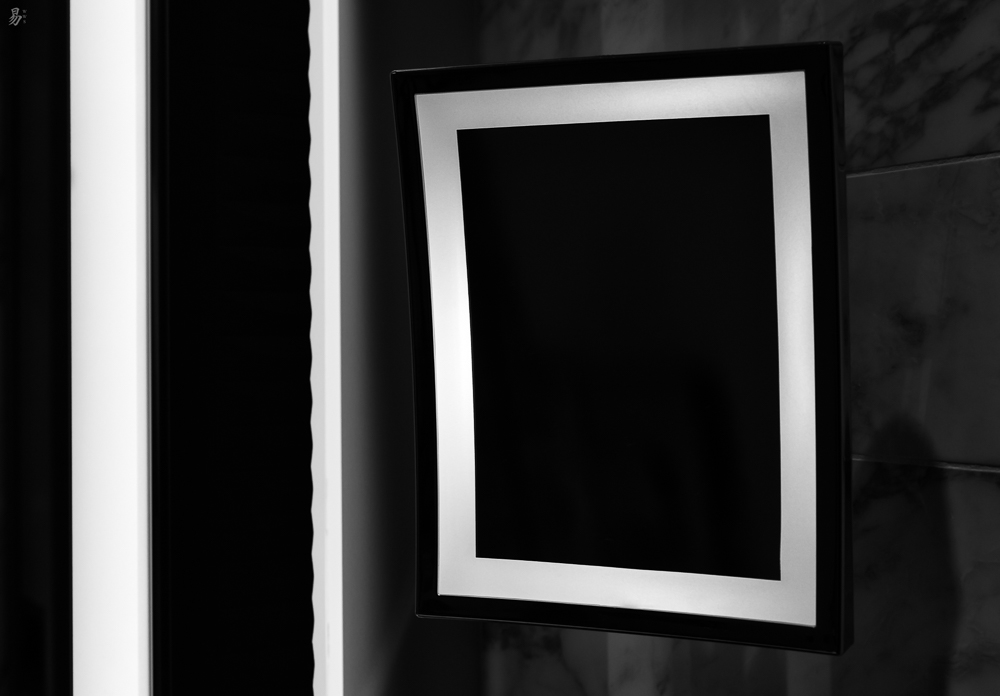 the black mirror