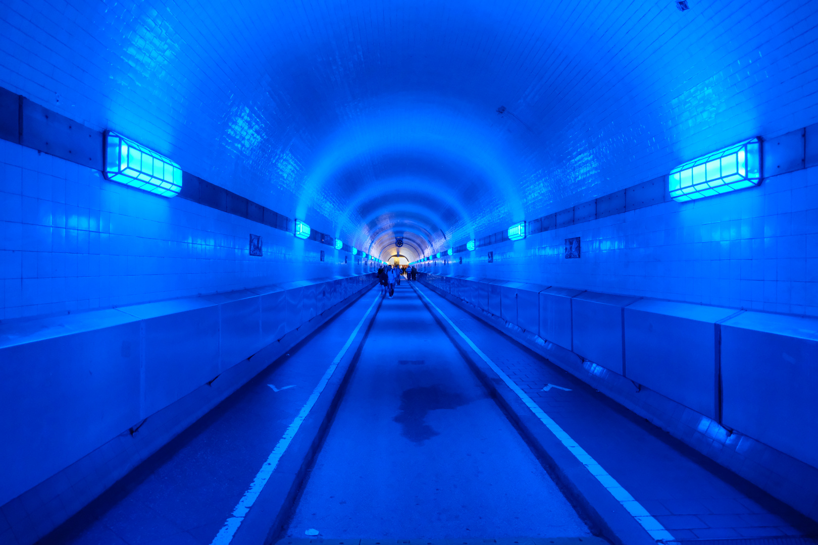 the blue tunnel Foto & Bild hamburg, hafen, elbtunnel Bilder auf