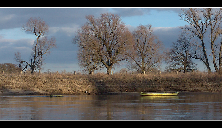 The boat on the river (bananaboat)