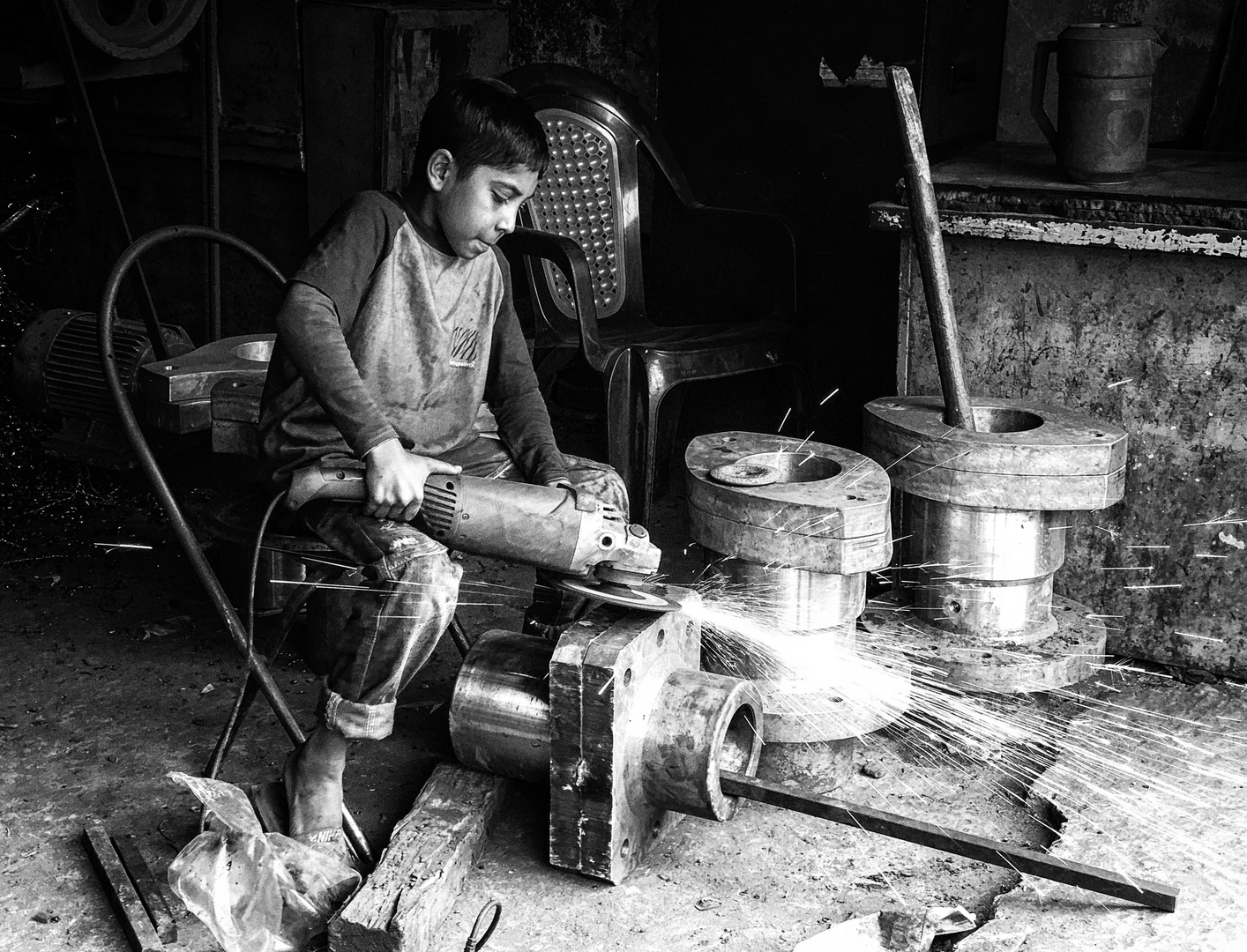 The boy of the boat Scrapping.