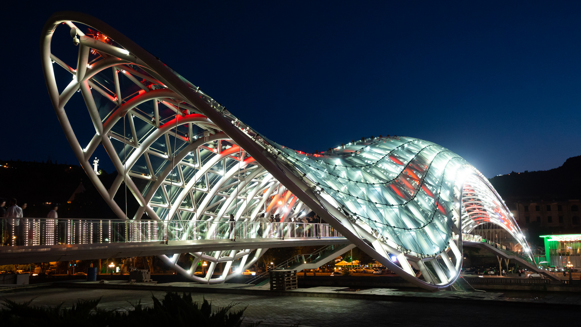 The Bridge of Peace at Night (1)