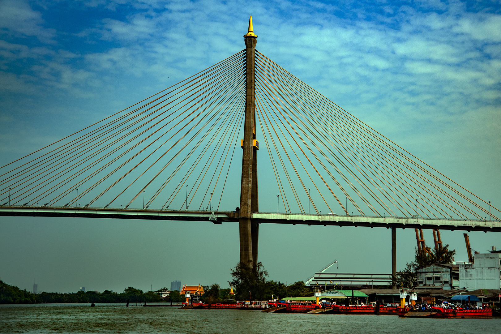 The bridge to Phra Pradaeng