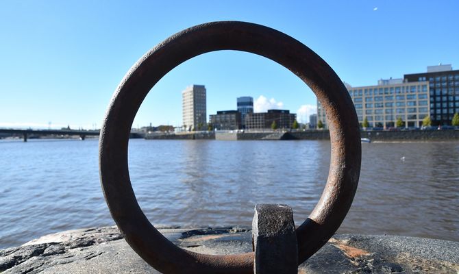 The building of Kalasatama to through of boat fastening ring