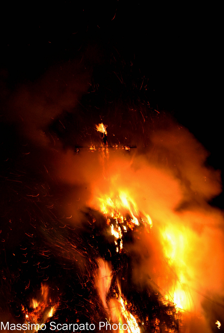 The burning cross (La croce infuocata)