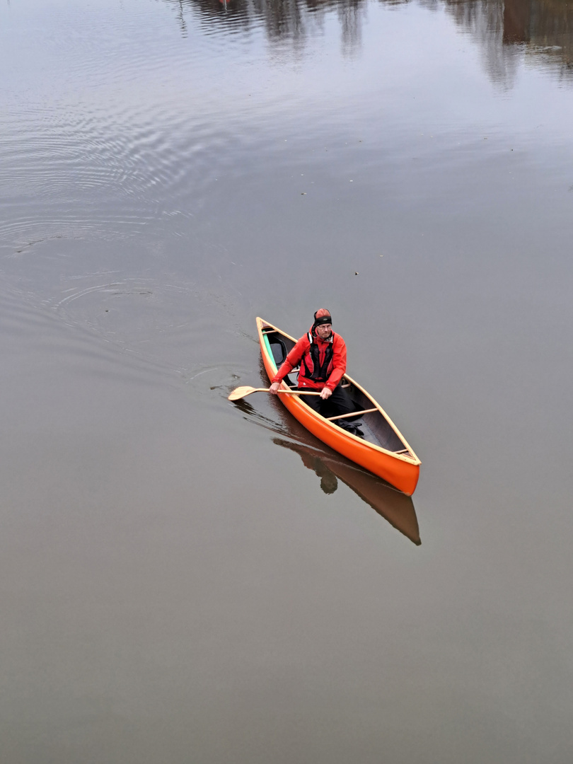 The canoe inger on Munkkiniemi 