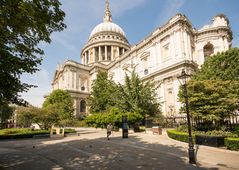 The City - St Pauls Gardens - St Pauls Cathedral - 02