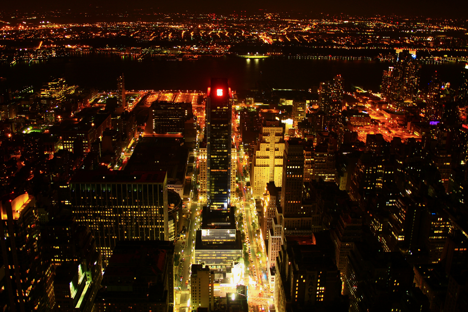 THE CITY THAT NEVER SLEEPS