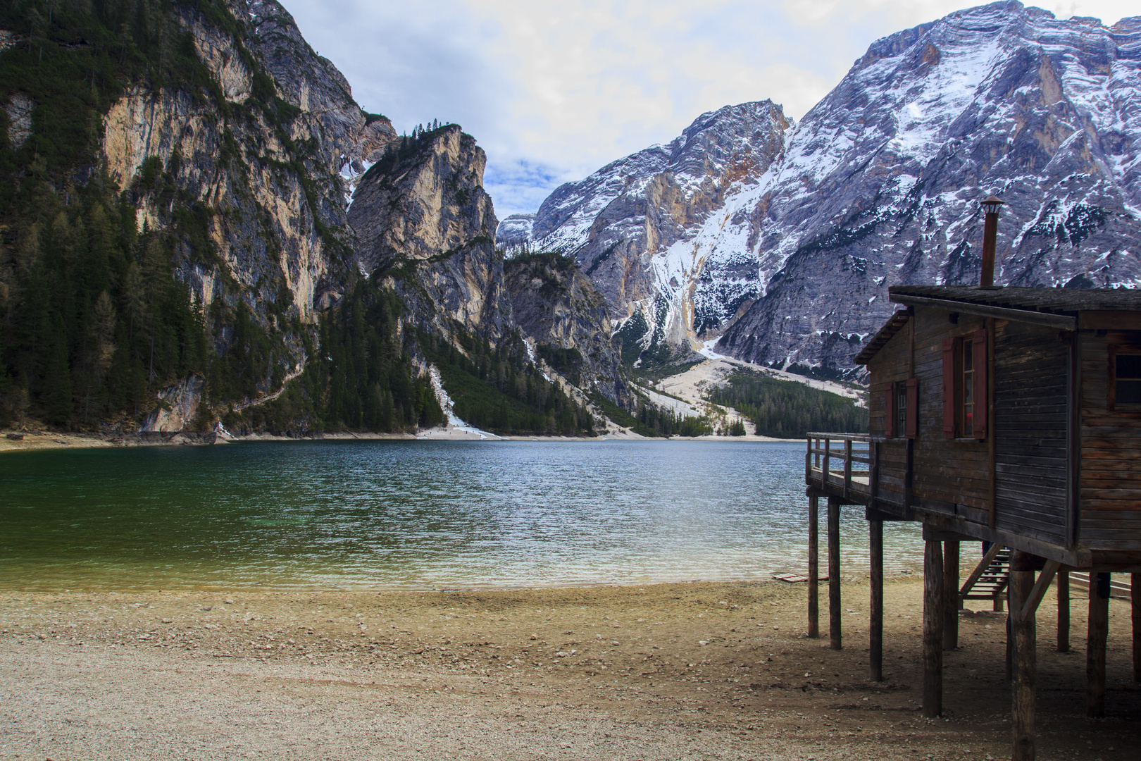 The cottage by the lake