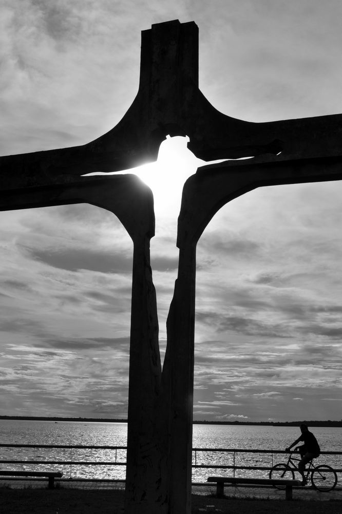 The Cross. by ivan b. carmo 