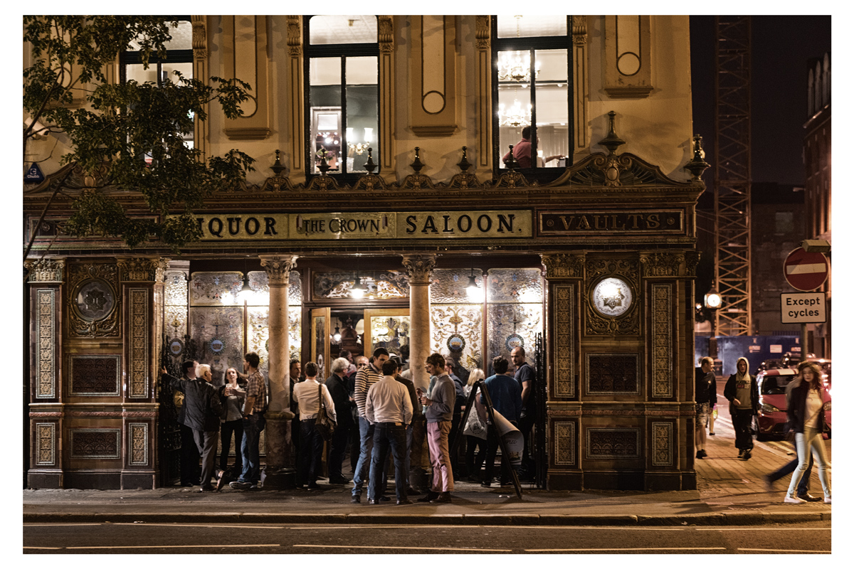 THE CROWN  Bar in Belfast 