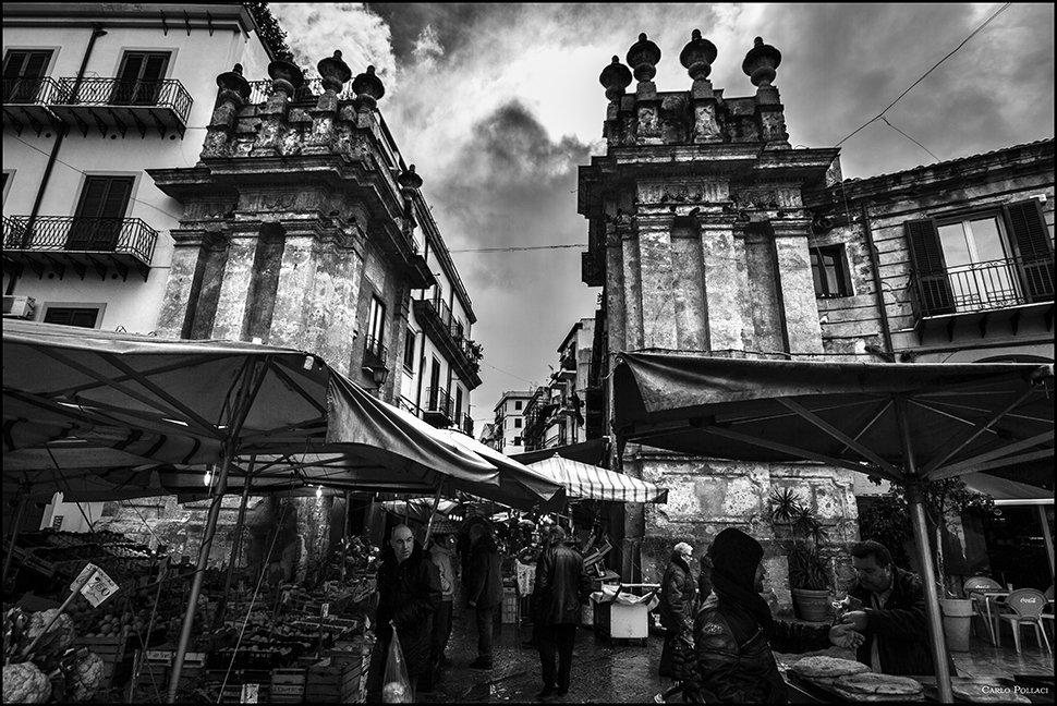 The door of the market (in a rainy day)