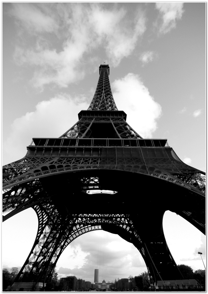 .:: The Eifel Tower ::.