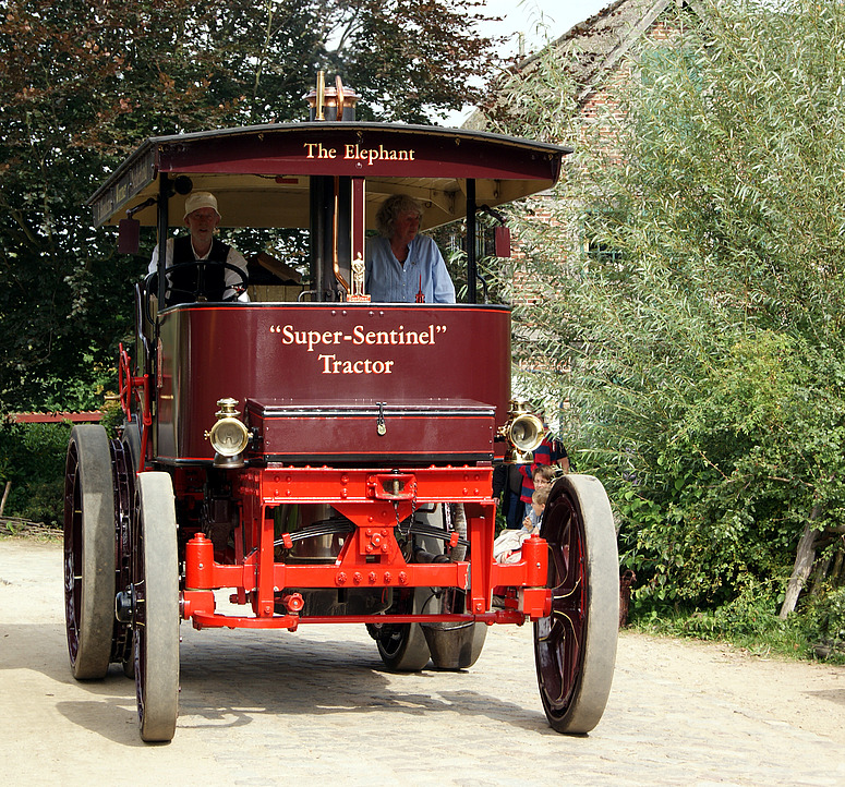 The Elephant Dampftractor