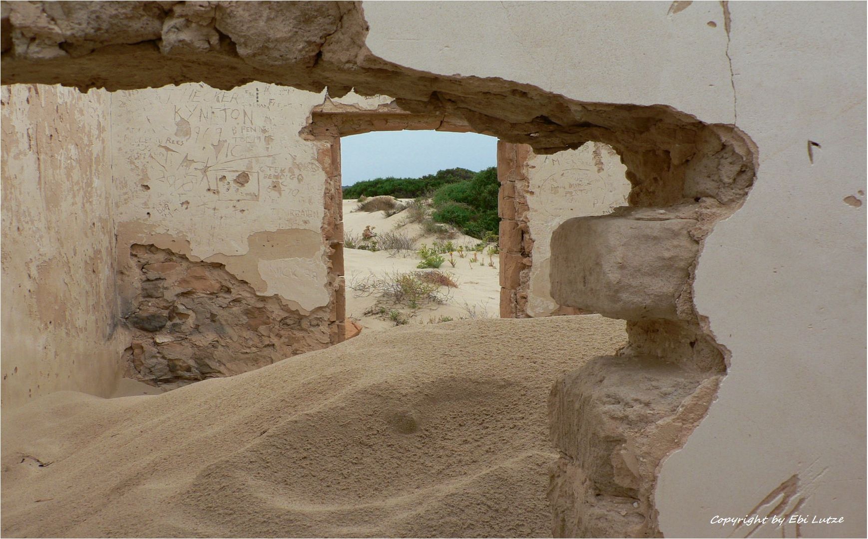 * The Eucla Telegraph Station / Nullarbore *