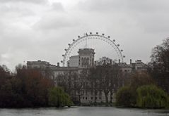 The Eye bei typischem Wetter in London