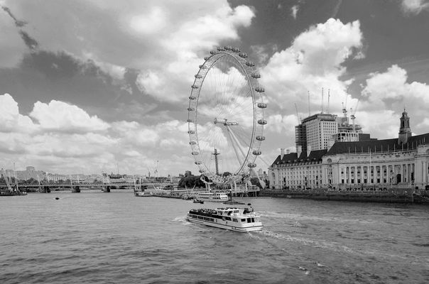 The eye of London BW version