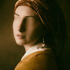 The faceless girl with the pearl-earring