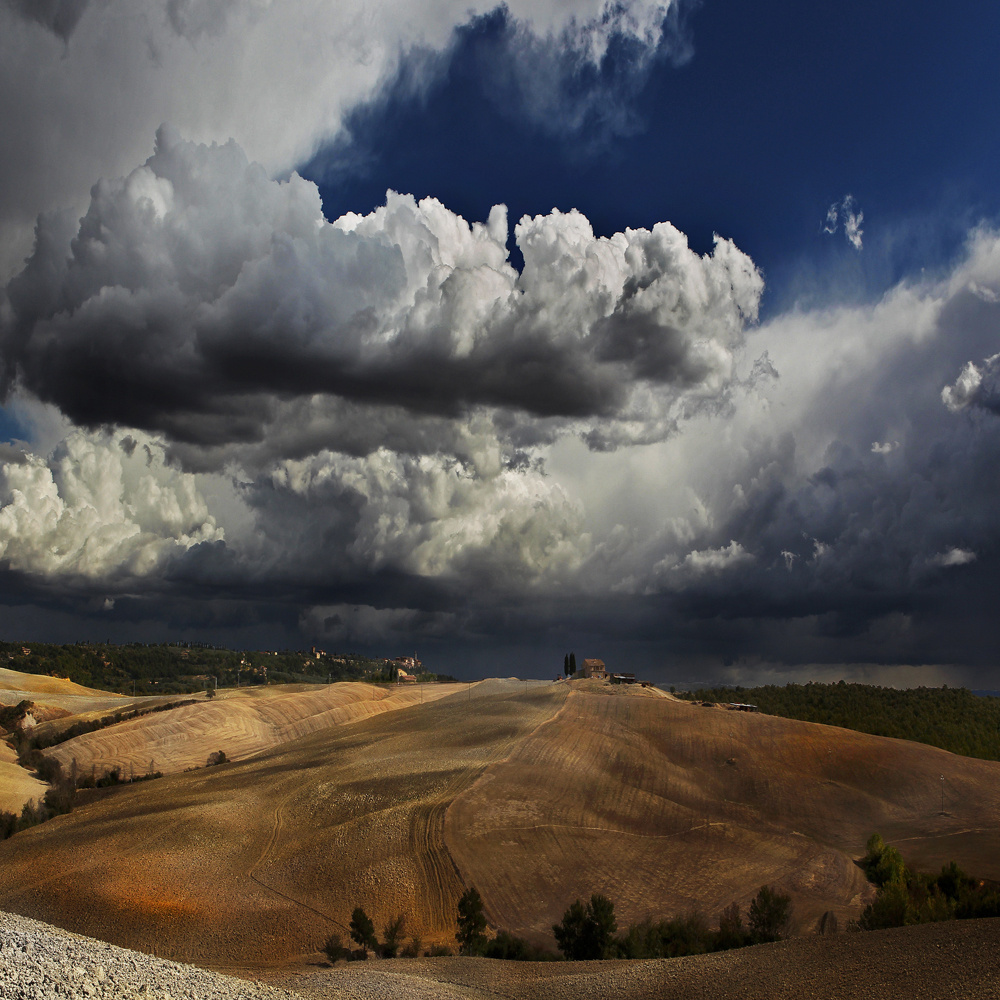 The fiery atmosphere of a Tuscan day ..