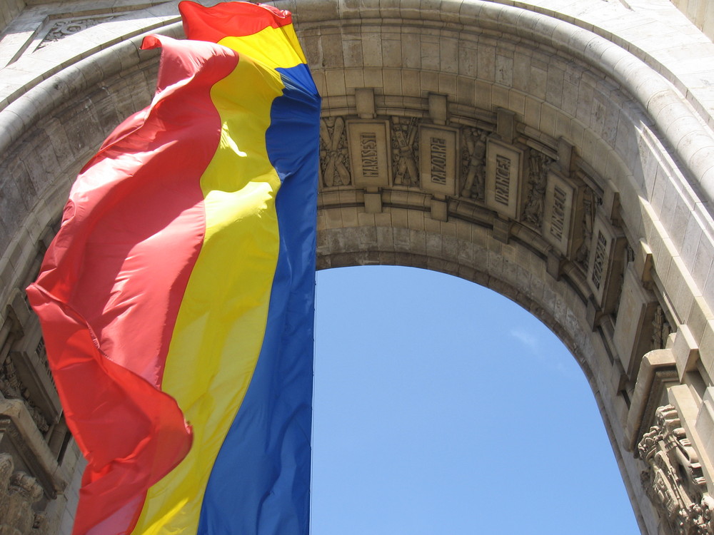 The flag of liberty under the Arch of Triumph (Bucharest)