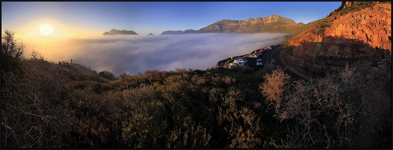 **--The fog buries the Hout Bay--**