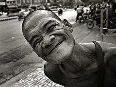 The funniest lottery seller of Saigon