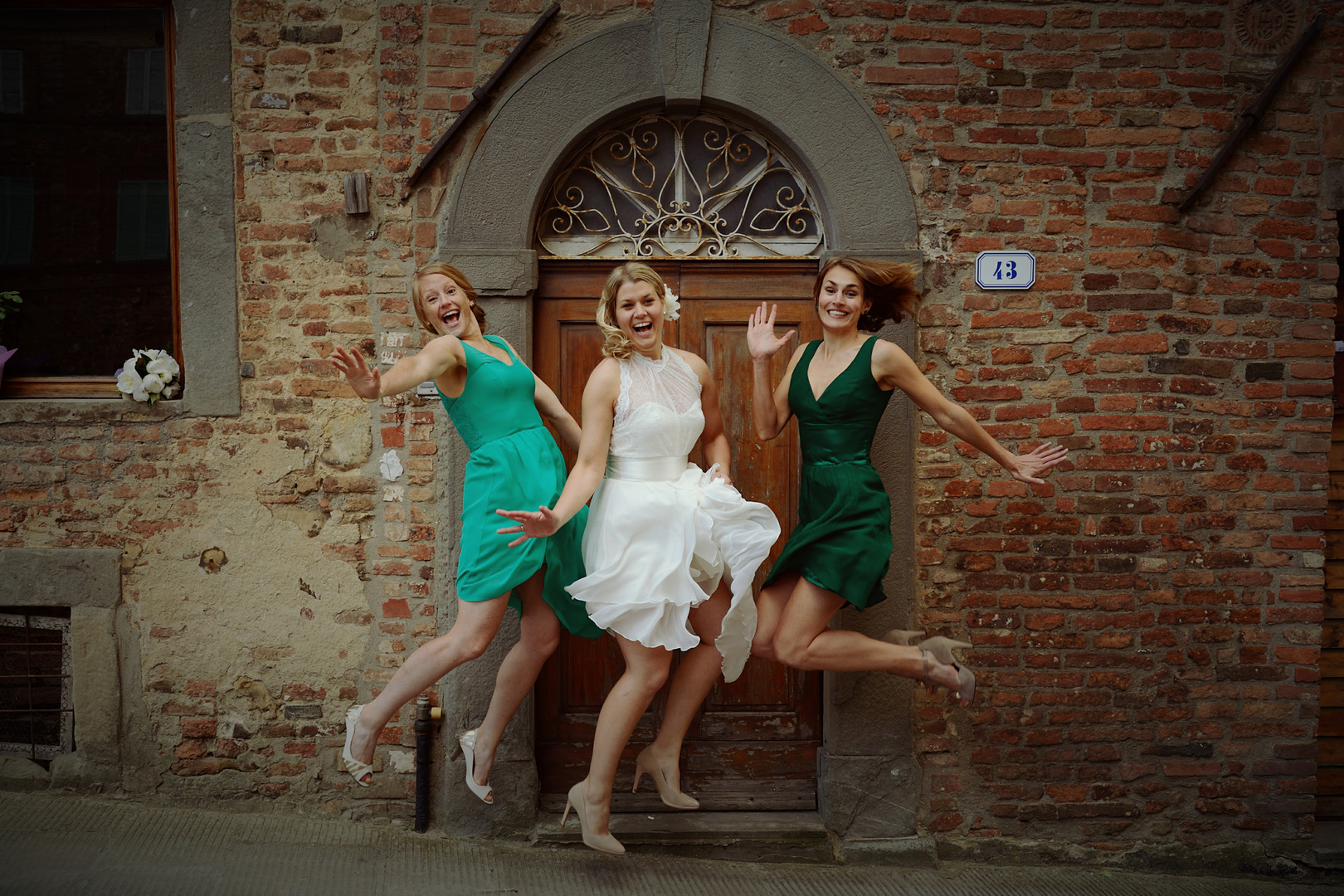 The funny jump of bride and bridesmaids.