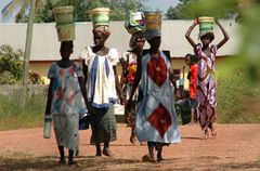 The Gambia: Frauen