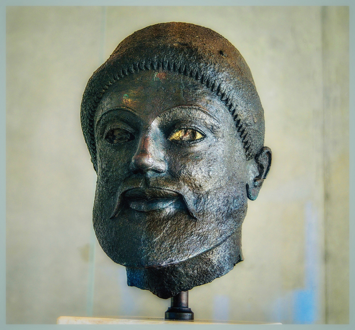 the gaze of the hoplite