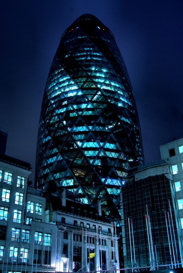 The Gherkin - Die Londoner Gurke bei Nacht