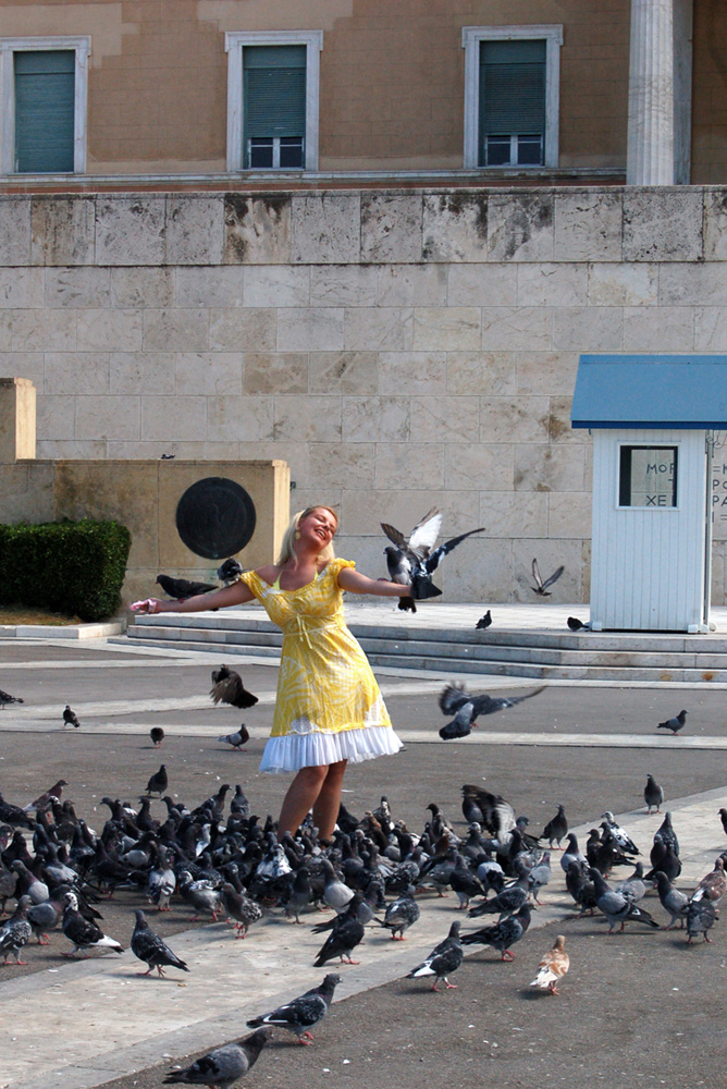 The girl and the pigeons