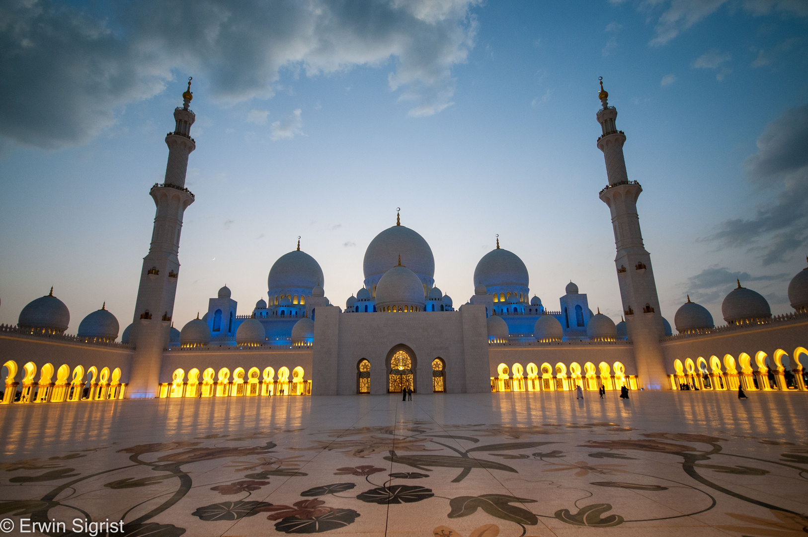The Grand Mosque - Abu Dhabi - V.A.E.