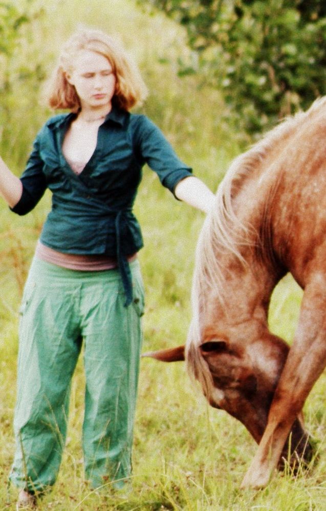 The green Girl with red hair and the brown Horse