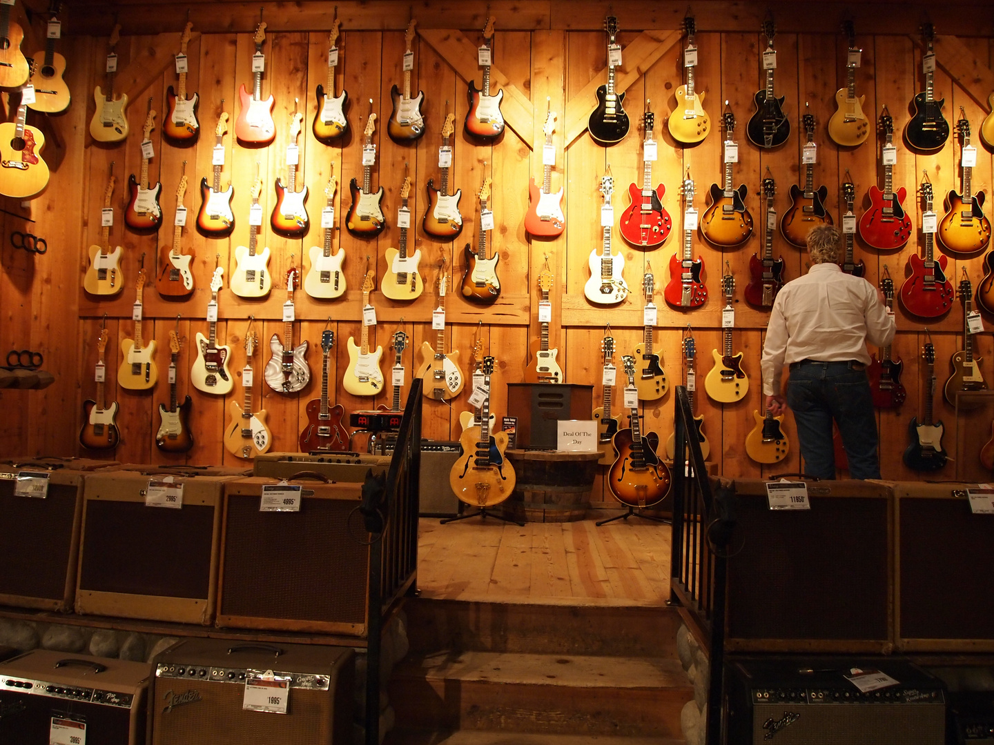 The Guitar - Store in L.A. (Olympus E-PL1)