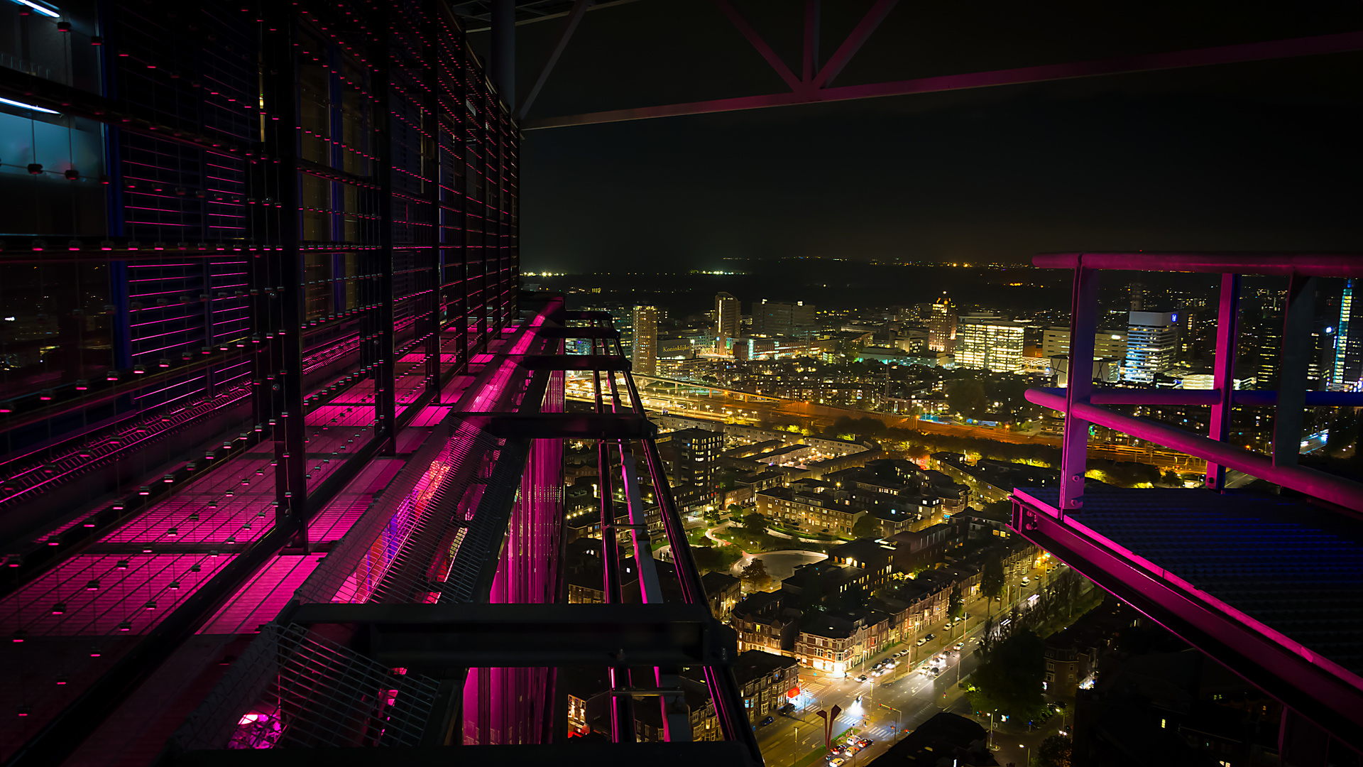 The hague by night 