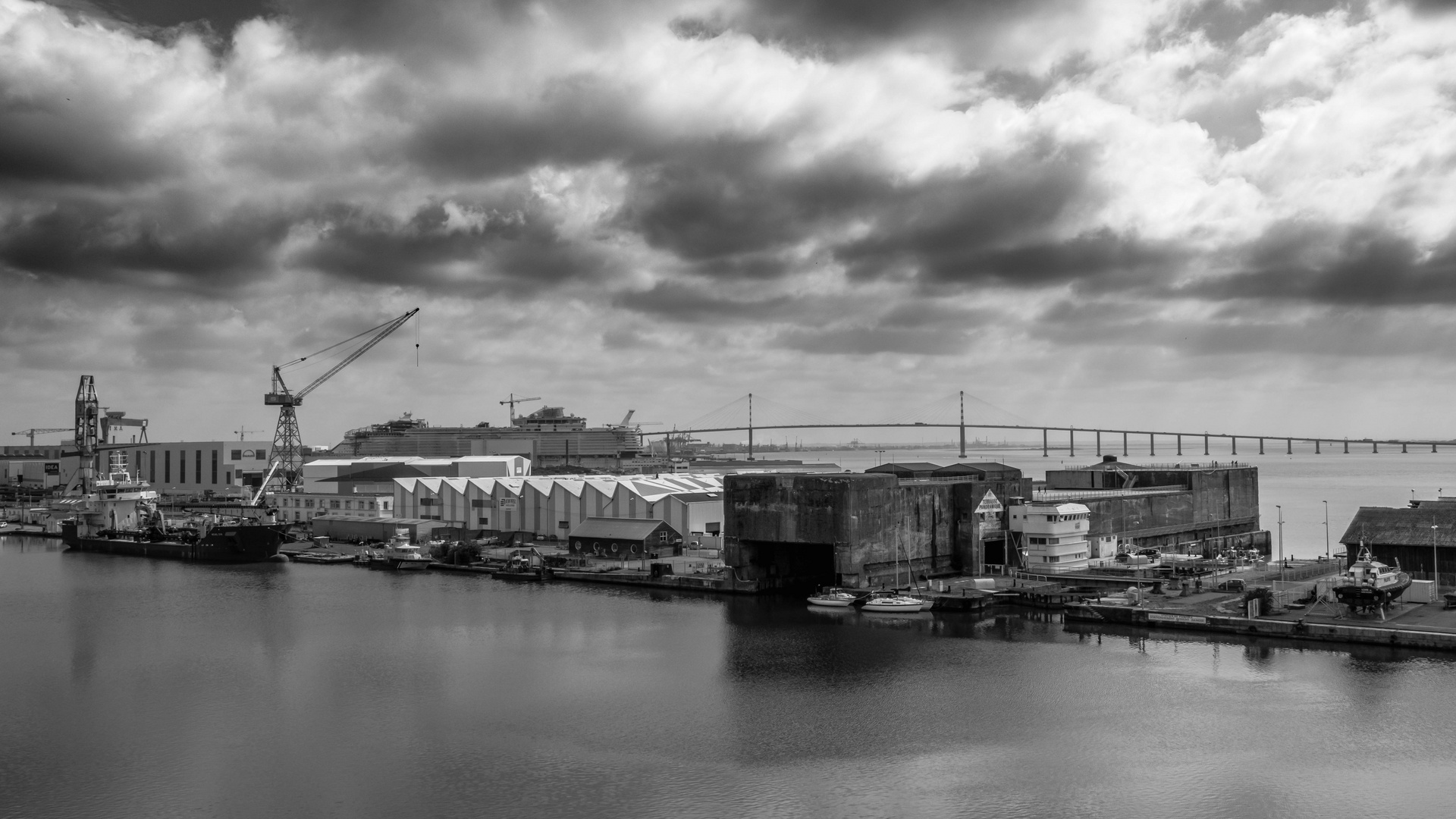 The harbour of Saint-Nazaire.