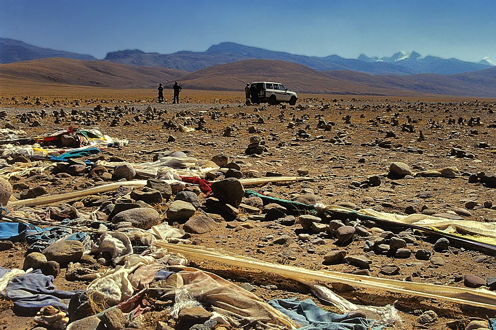 The highway back from Tholing to the Nepalese border