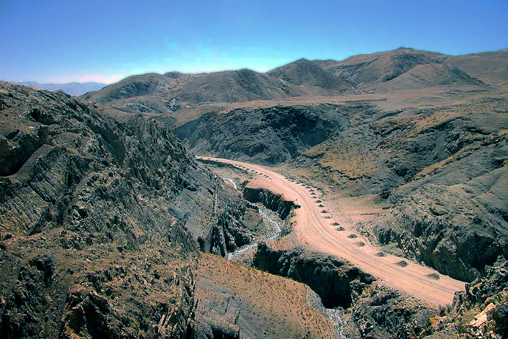 The highway to Shigatse under construction