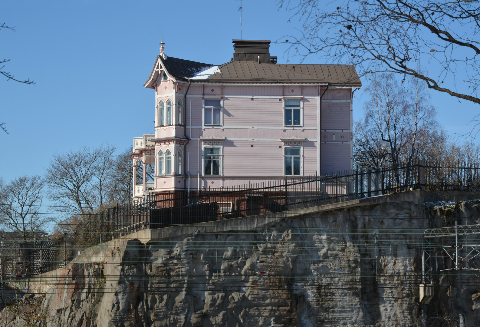 The house on rock near the railway