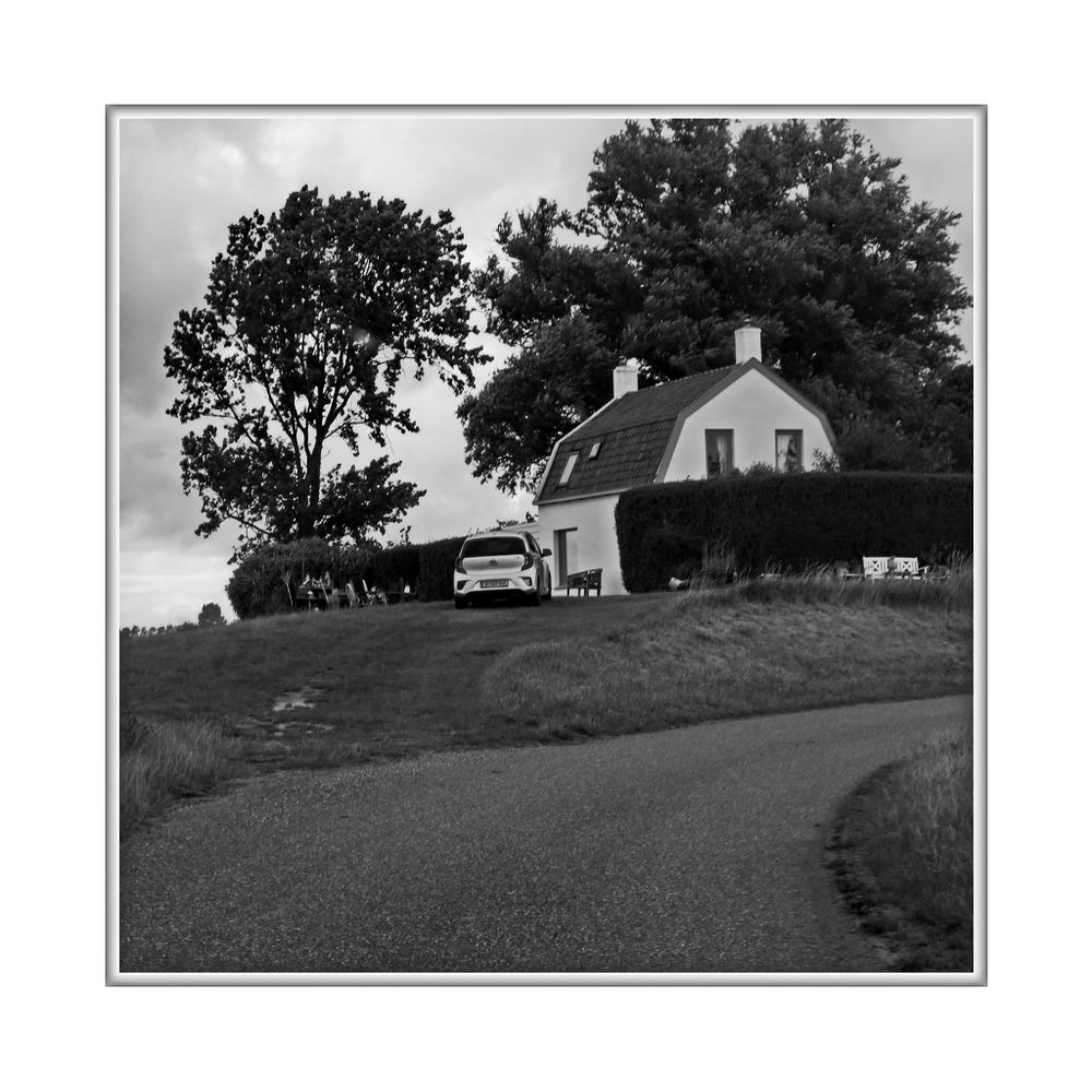 the house on top of the Dike (Zeeuws-Vlaanderen)