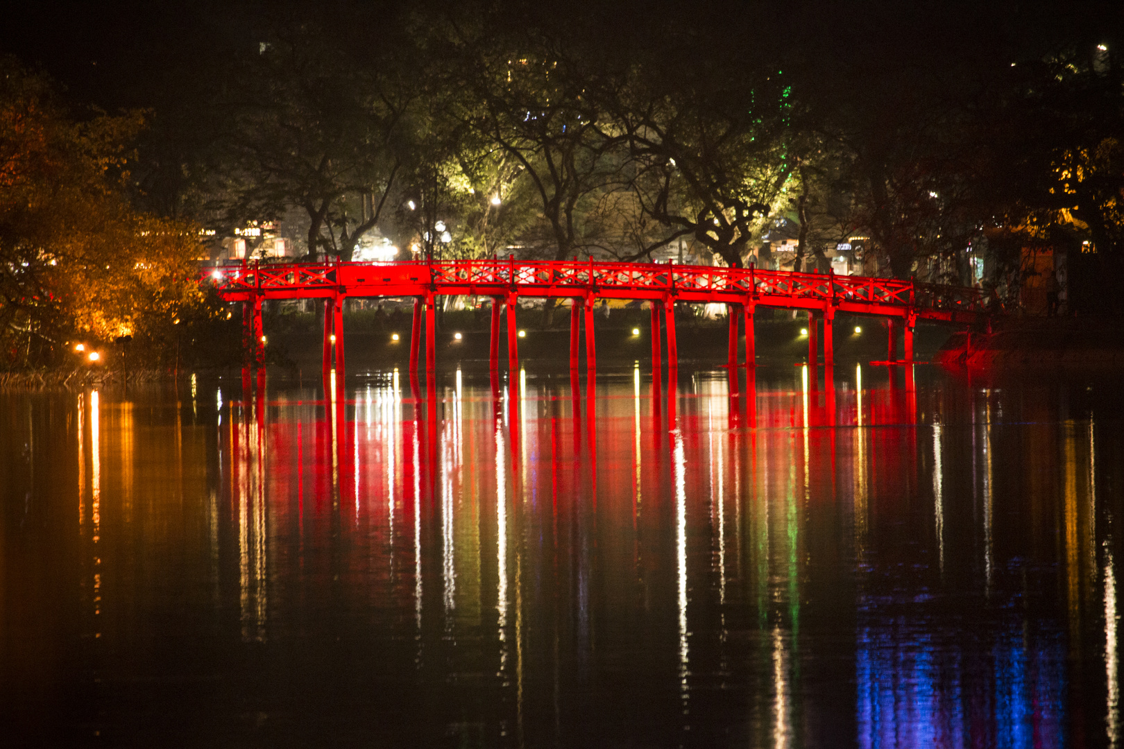 The Huc Brücke Hoan Kiem See Hanoi