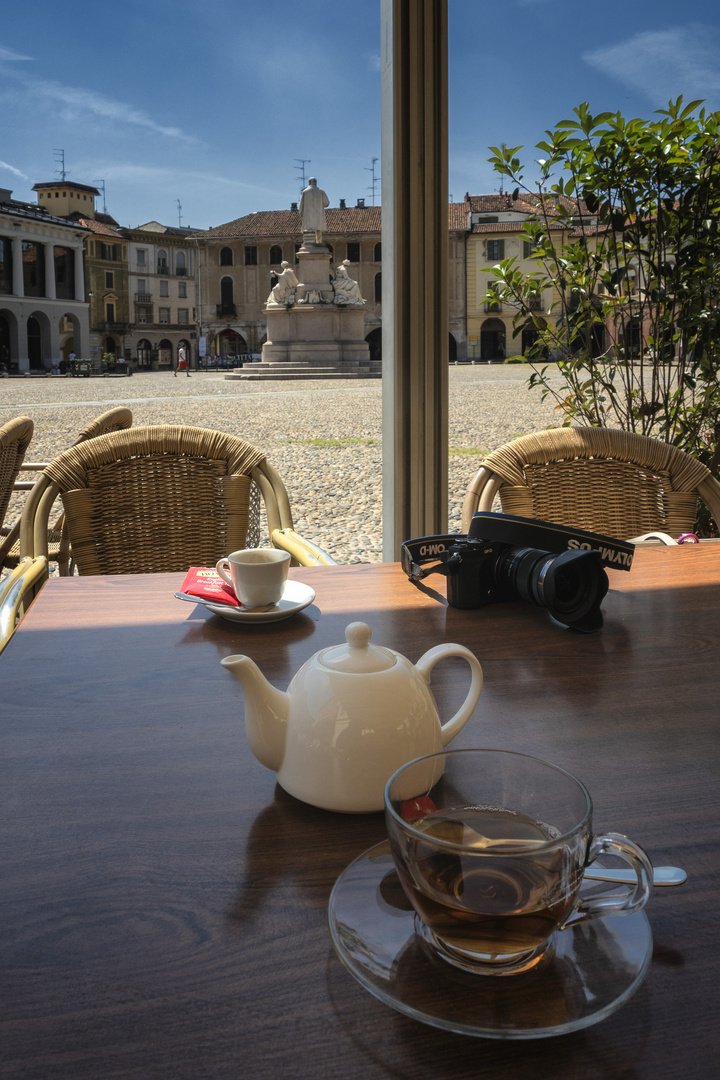 The in piazza Cavour