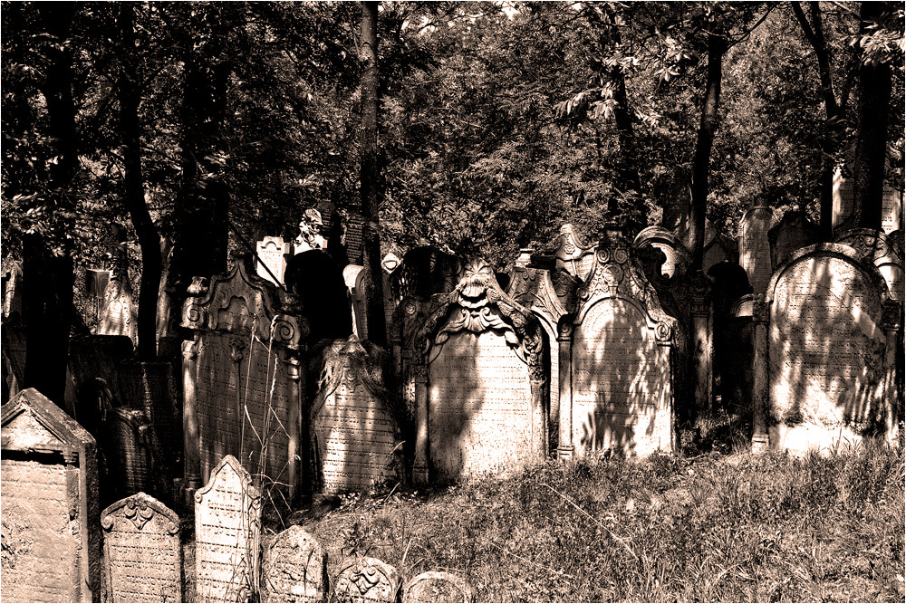 THE JEWISH CEMENTERY In Mikulov