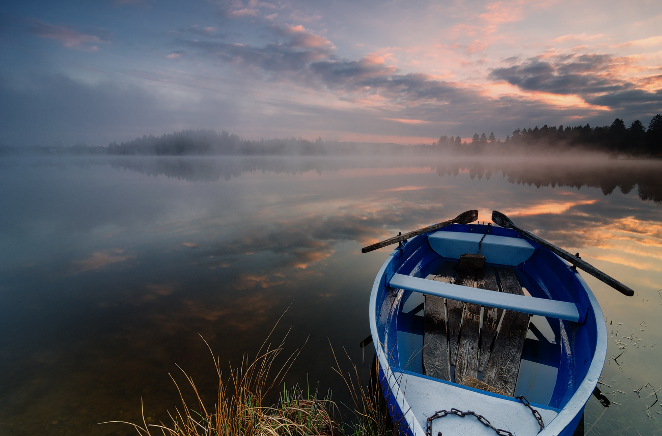 The lake, the boat, the silence