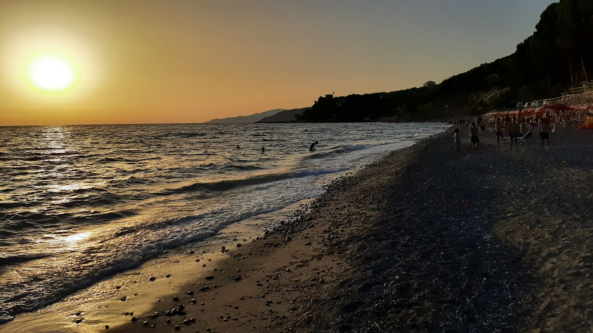 The last Sun on the beach