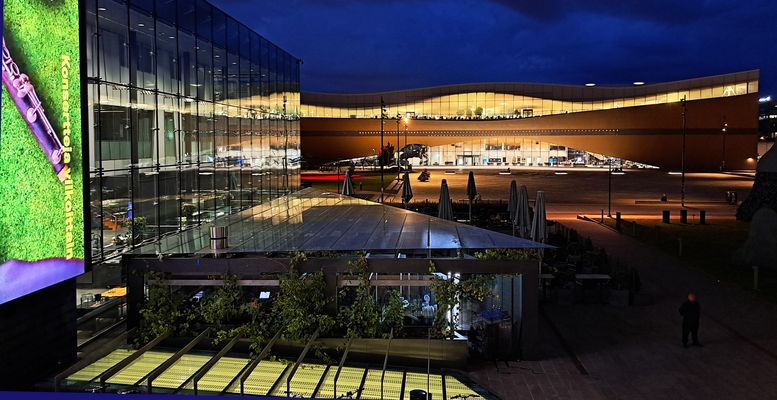 The library Oodi at night