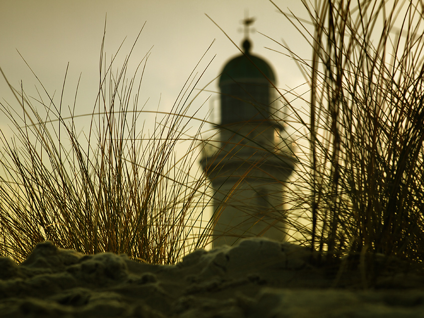 the lighthouse behind the dune
